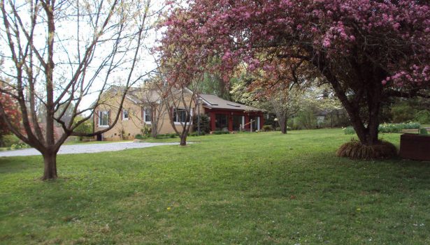 Cottages/Cabins Visitors Information Center Hendersonville, NC